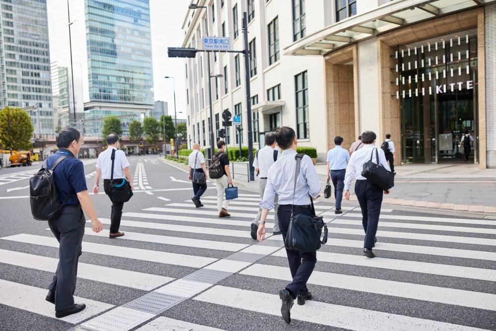 Japonya çalışma vizesi ile ofiste çalışan yabancı çalışanlar