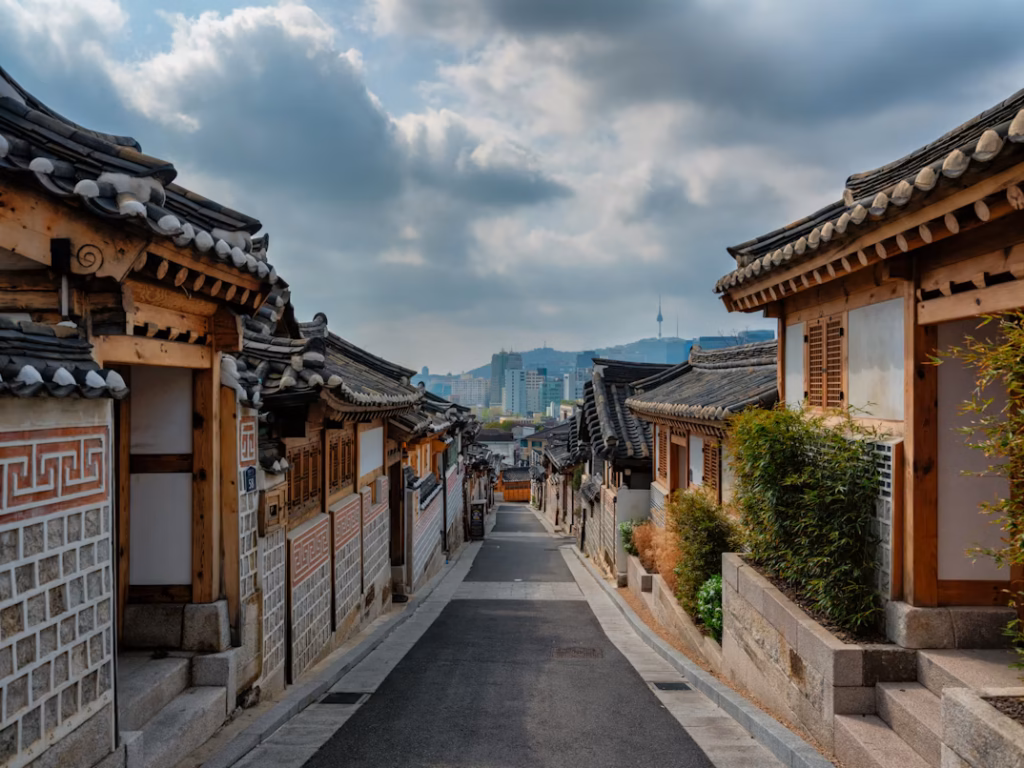 Bukchon Hanok Village sokak görünümü